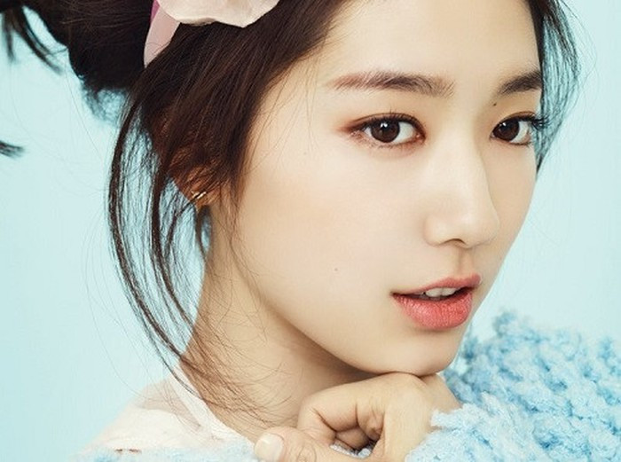 Để diện mạo dịu dàng, nữ tính nhất hãy chọn màu son tươi sáng, với chất son mềm mại, cho bạn làn môi căng mọng đầy lãng mạn.