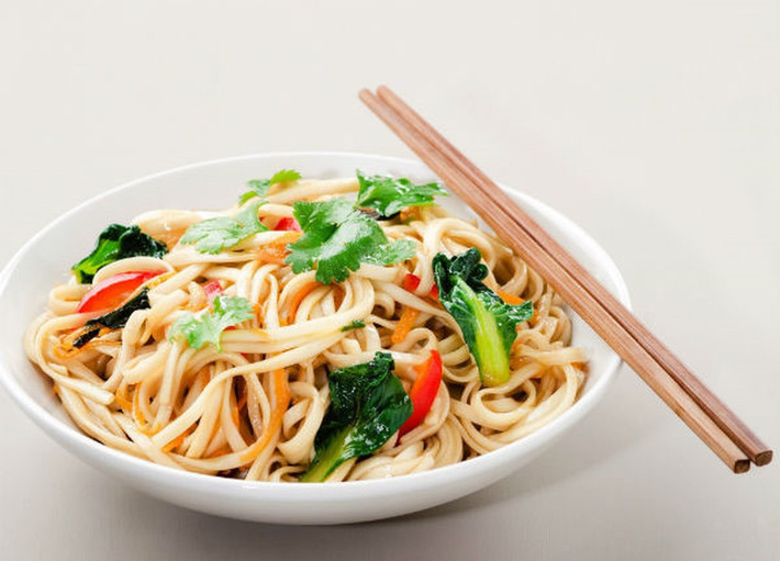 Để làm ra những sợi mì ngon, người dân làng Nam Sơn phải có công thức riêng và phải bỏ nhiều thời gian, công sức.
