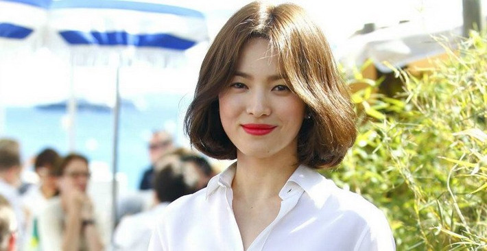 Nổi tiếng với khán giả Việt Nam từ bộ phim truyền hình đầy nước mắt Trái tim mùa thu, nữ diễn viên Song Hye Kyo luôn khiến người hâm mộ ghen tỵ bởi nhan sắc không tuổi dù đã bước sang tuổi 38.