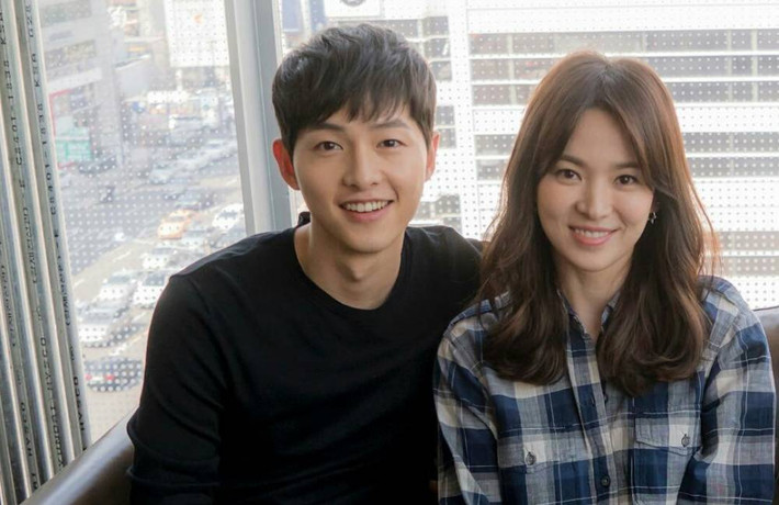 Dù kết hôn với tài tử Song Joong Ki nhỏ hơn mình 4 tuổi nhưng Song Hye Kyo vẫn xứng đôi vừa lứa với ông xã bởi cô sở hữu nhan sắc rạng ngời bất chấp tuổi tác.