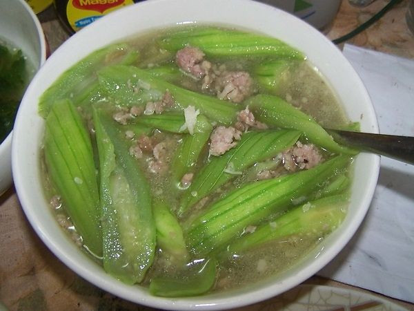 Canh mướp hương chữa trĩ hiệu quả: Mướp hương 100g, rau đay 100g, rau bát 50g, thịt cua đồng 50g, gia vị vừa đủ nấu canh ăn tuần vài lần.