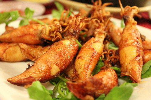 Mực là loại món kiêng ăn ngày đầu năm của cả ba miền Bắc, Trung, Nam. Nguyên nhân của điều này xuất phát từ quan niệm “đen như mực” của ông cha ta từ nhiều năm trước.