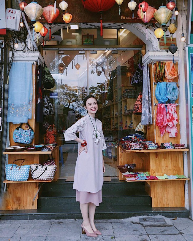 Angela Phương Trinh lại diện ngay áo dài mỏng manh trước cái lạnh dưới 10 độ.