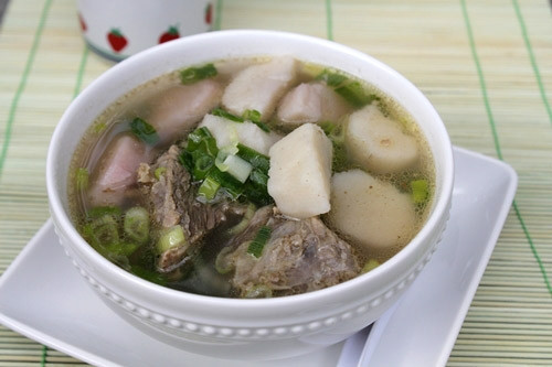 Ngăn ngừa ung thư: Khoai môn có chứa polyphenol, hợp chất phức tạp có nguồn gốc từ thực vật. Chúng là những chất chống ô xy hóa tự nhiên có nhiều lợi thế về sức khỏe, bao gồm khả năng ngăn ngừa ung thư.