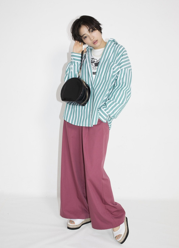 Hirose Suzu thường xuyên chụp ảnh mẫu cho các hãng thời trang.