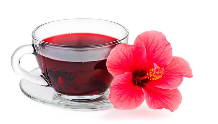 Uống trà hoa dâm bụt sẽ giảm huyết áp, cải thiện tâm trạng, giảm cân hiệu quả. Trà còn hỗ trợ cơ thể chống nhiễm trùng vi khuẩn nhẹ, cảm lạnh.