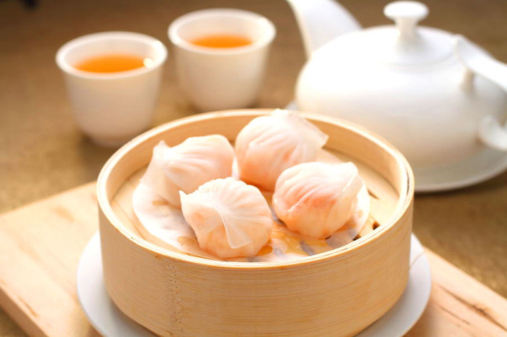 Sủi cảo (Trung Quốc): Sủi cảo (còn gọi là bánh chẻo) được coi là một phần trong nền văn hóa của Trung Quốc. Cả gia đình cùng ăn món ăn truyền thống tượng trưng cho sự đoàn tụ, mời khách ăn là tỏ ra quý trọng và nhiệt tình. Người nước ngoài sẽ bị coi là chưa từng đến Trung Quốc, nếu chưa thưởng thức món này.