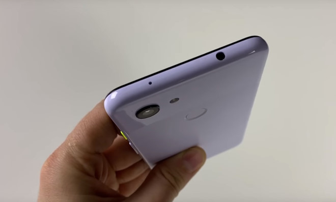 Pixel 3 Lite vẫn được giữ lại jack cắm tai nghe 3.5 mm ở trên, cổng sạc USB-C và loa ngoài nằm phía dưới.