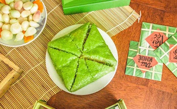 Bánh chưng vuông vắn tượng trưng cho đất trời là món ăn làm nên hương vị đặc trưng trong ngày Tết.