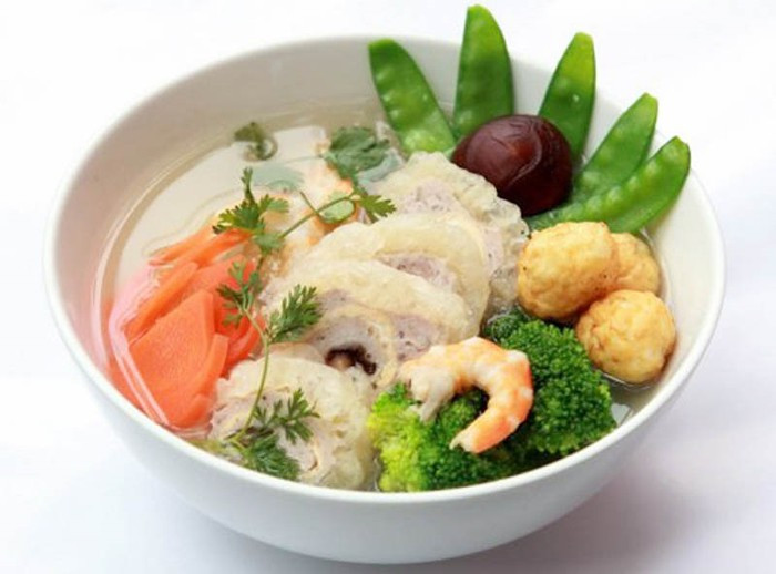 Canh bóng thả là một trong nhiều món ăn của người Hà Nội xưa, thường hiện diện trong các mâm cỗ Tết, khi nhà có thượng khách hay việc quan trọng.