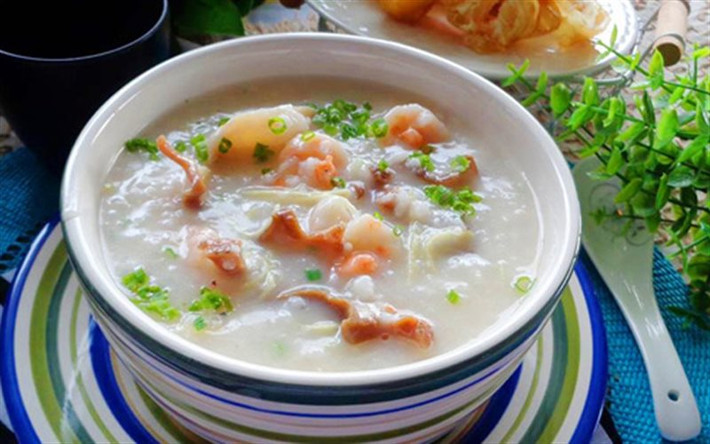 Bào ngư thường được chế biến thành nhiều món như: xào, nấu, nấu cháo, hầm, soup hoặc kết hợp với các nguyên liệu khác như: bào ngư bông cải sốt dầu hào, bào ngư hầm nấm và thịt nạc heo, bào ngư hầm cháo bồ câu, bào ngư hầm nấm đông cô... Ảnh: Cooky.