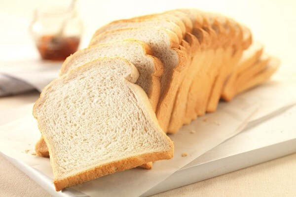 Những món ăn kèm mang theo có thể là giò chả, sữa đặc dùng để chấm, pa-tê đóng hộp. Nói chung, món ăn càng đơn giản, tiện lợi càng tốt. Vừa giúp chị em tiết kiệm được thời gian lại tránh món ăn bị hỏng khi mang theo.
