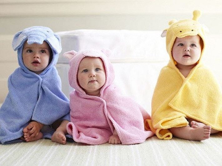 Bụng: Phần bụng liên quan đến hệ tiêu hóa và cực kì nhạy cảm khi thời tiết lạnh. Rất nhiều bé gặp phải tình trạng đi ngoài, tiêu chảy vào mùa đông, đó là vì phần bụng của bé bị nhiễm lạnh, nhu động ruột tăng lên.