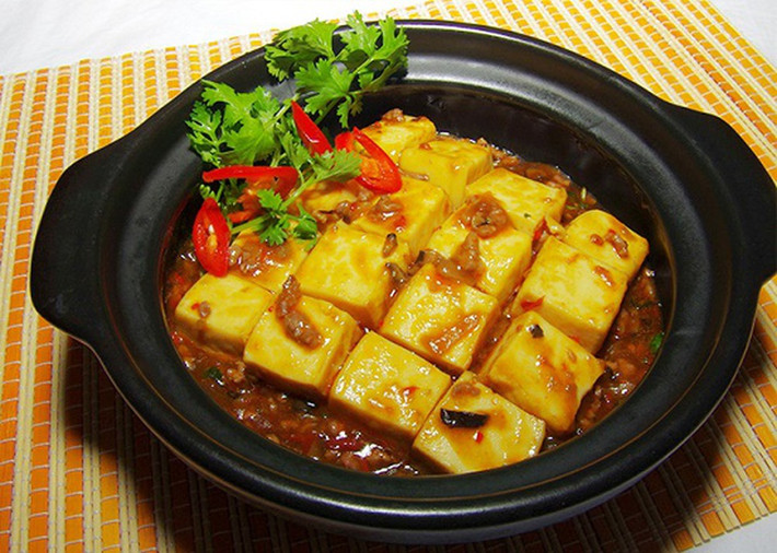 Đậu phụ Làng Chài: Khi ăn đậu phụ ở đây, người ta luôn cảm nhận được vị ngầy ngậy, béo béo của đậu tương và đặc biệt là không có vị quá chát của nhiều thạch cao. Ảnh: Internet.