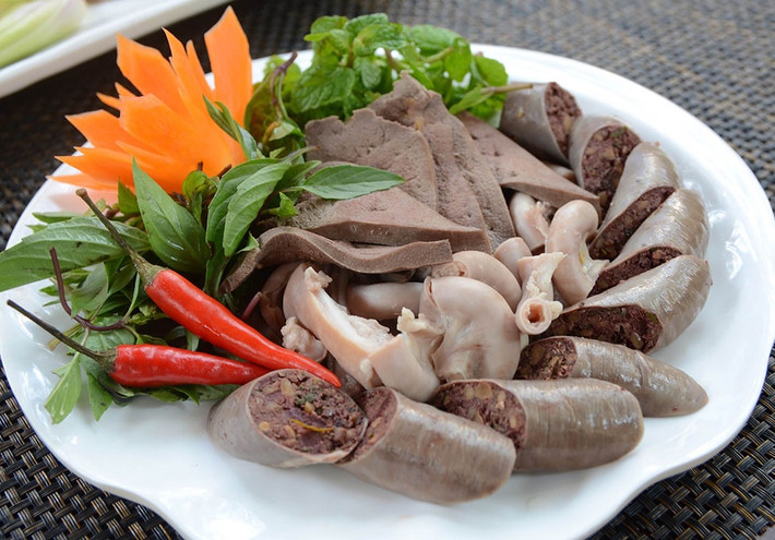 Nội tạng động vật (tim, gan, thận, lá lách, lòng, phổi): Có lượng cholesterol và purin khá cao nên có thể gây ra các cơn đau gút cấp bất cứ lúc nào.