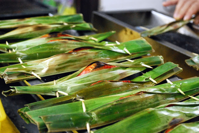 Món Otak Otak nổi bật với hương thơm nồng nàng cùng những gia vị đặc trưng cho ẩm thực Lễ hội Hari Raya Malaysia và dần trở thành món ăn không thể quên đối với nhiều thực khách đến thăm thiên đường du lịch Malaysia.