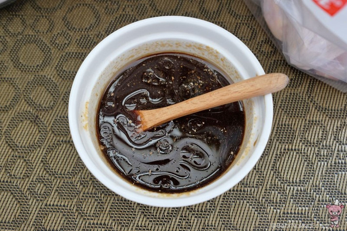 Gia vị: 2 muỗng canh dầu hào, 2 muỗng canh nước tương, 1 muỗng cà phê tiêu trắng, 1 thìa bột năng, bột chiên, 1 muỗng canh đường, hành, tỏi, dầu mè, dầu ăn.