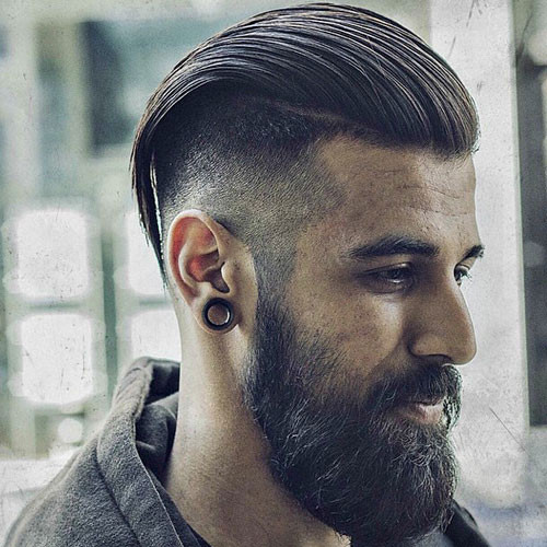 Kiểu tóc nam Slick Back Undercut: Cắt ngắn xung quanh và chải ngược tóc mái và đỉnh đầu ra phía sau. Đây là kiểu tóc đã tạo ra cơn sốt tóc nam Việt và thế giới trong 5 năm qua.