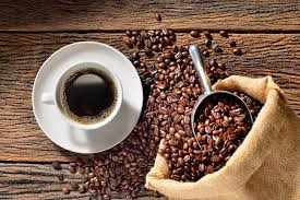 Thực phẩm chứa caffeine: Caffeine có thể gây kích ứng đường tiêu hóa, khi bạn uống quá nhiều có thể gây tiêu chảy. Các loại thực phẩm giàu caffein là cà phê, trà, socola và một số đồ uống giải khát là những món đồ uống bạn nên hạn chế.