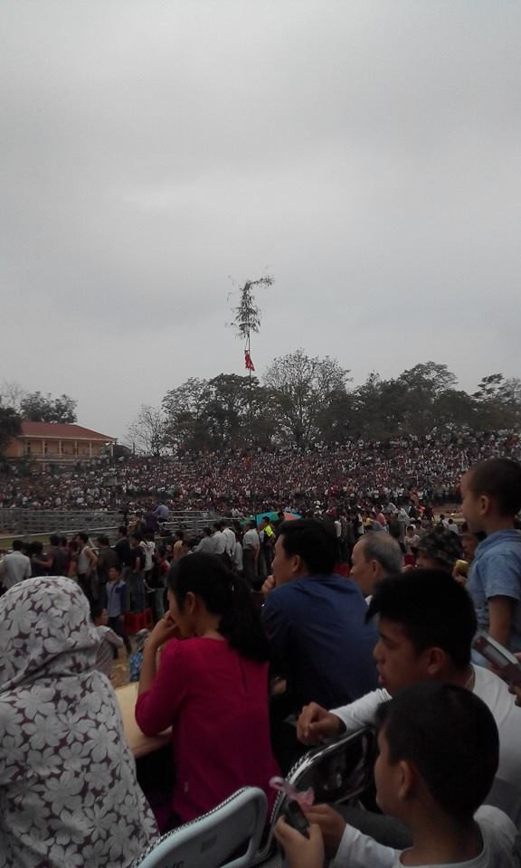 Đại diện Ban Tổ chức cho biết, vòng chung kết Hội Chọi trâu huyện Hàm Yên năm 2015 có khoảng hơn 60.000 khách đến xem.