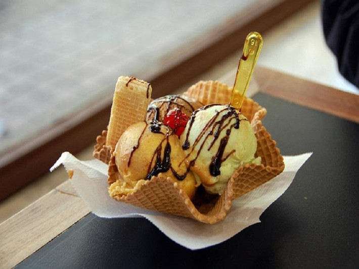 Kem Helado, Argentina: Nếu bạn nghĩ kem Ý là ngon nhất, chứng tỏ bạn chưa tới Argentina. Ngọt ngậy và đậm đà, kem Argentina có nhiều vị khác nhau, trong đó “dulce de leche” là vị được ưa chuộng nhất.