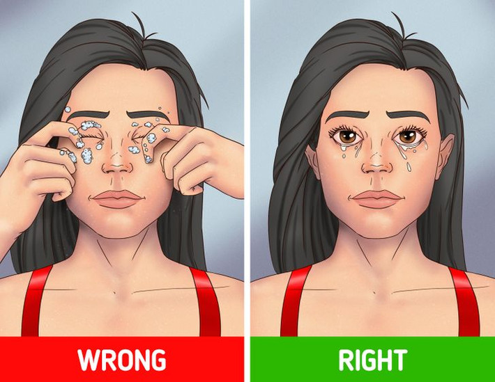 3. Đôi mắt: Tuyệt đối không dùng xà phòng để rửa mắt vì nó gây hại cho giác mạc và củng mạc. Mắt có tuyến lệ chịu trách nhiệm làm sạch và bảo vệ chúng khỏi các mảnh vụn, chất gây kích ứng. Cách an toàn để làm sạch mí mắt và lông mi là sử dụng dầu gội trẻ em không mùi. Trộn khoảng nửa thìa cà phê dầu gội vào một cốc nước ấm và nhúng một chiếc khăn mềm vào hỗn hợp. Nhẹ nhàng chà mi mắt bằng khăn rồi rửa sạch bằng nước.