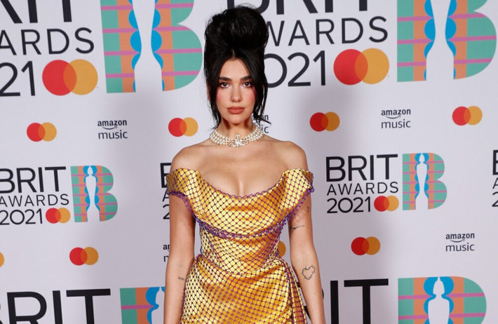 Nữ ca sĩ Dua Lipa hút mọi ánh nhìn với trang phục hở bạo, khoe vòng 1 căng đầy tại Lễ trao giải âm nhạc Anh 2021 (BRIT Awards 2021)
