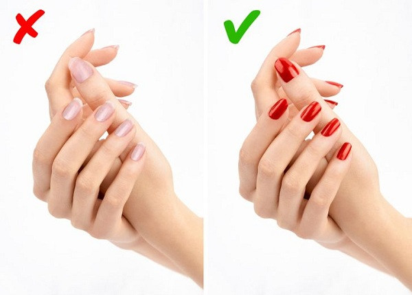 Làm móng thường xuyên có hại cho móng tay: Sơn móng tay thực sự có thể giúp móng tay khỏe hơn nếu bạn tuân theo một số quy tắc đơn giản. Đầu tiên, bạn cần phủ một lớp nền đặc biệt lên các móng vì nó chứa các vitamin. Tiếp theo là sơn móng tay nhằm bảo vệ móng tay của bạn khỏi những hư hỏng nhỏ hàng ngày.