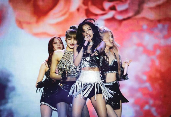 Các trang phục biểu diễn sexy của nhóm nhạc trẻ này thường được đánh giá rất cao.