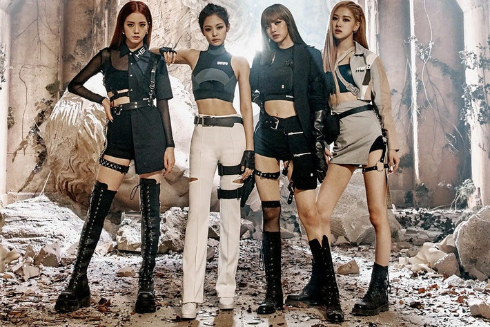 Trang phục ấn tượng góp phần làm nên các màn trình diễn thành công cho Black Pink.