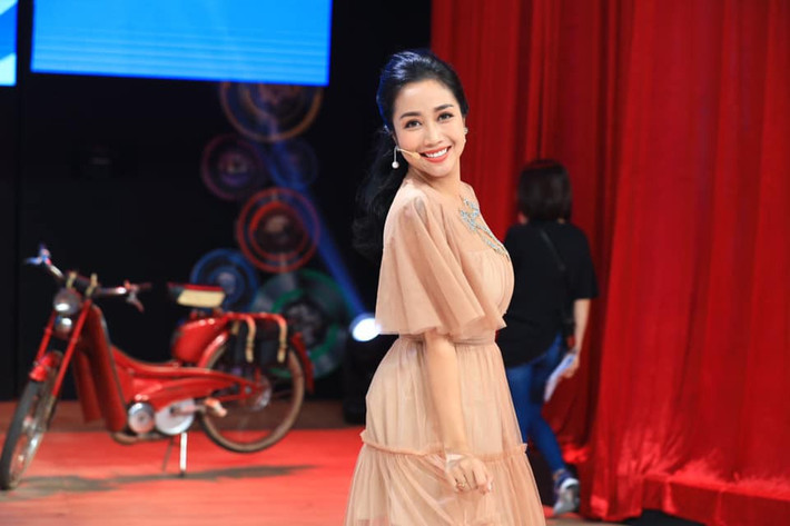 Đối với Ốc Thanh Vân, niềm vui lớn nhất là cô lan truyền được thói quen vận động cho chồng con. Cô khoe, chồng vốn ngại tập thể thao nhưng giờ cơ thể đã lên cơ, có múi, ba con nhỏ hễ thấy cô tập yoga hay nhảy múa cũng tập chung với mẹ.