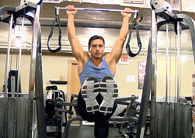 Lopez dành riêng thứ năm để tập chân và mông. Ngoài ra, anh còn tập cardio, các bài tập tăng cường sức bền trong 30 phút. Nam diễn viên dành 10 phút cho bài tập kéo giãn.