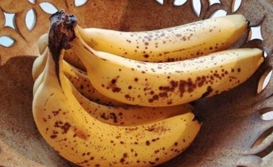 Rất có lợi trong thời gian mang thai: Đối với các bà bầu, chuối rất cần thiết trong chế độ ăn. Nó chứa axit folic chịu trách nhiệm tạo ra các tế bào mới và phòng tránh những khuyết tật ở trẻ. Đối với sự phát triển của chung của trẻ, chuối rất quan trọng.