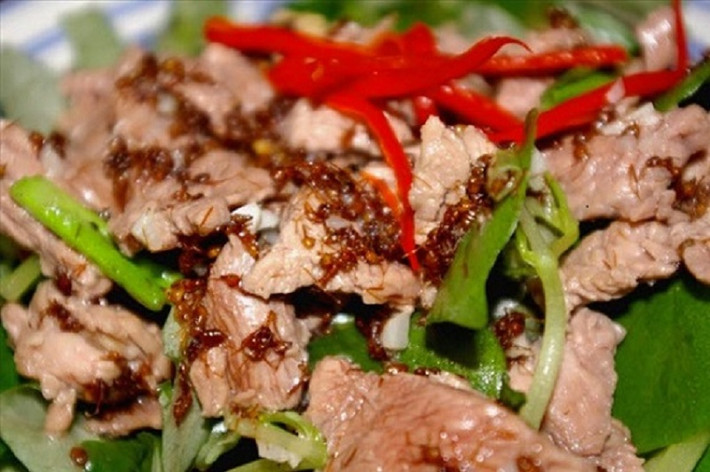 Tuy nhiên nếu đủ can đảm để thử một lần, du khách nào cũng đều tấm tắc khen ngon.