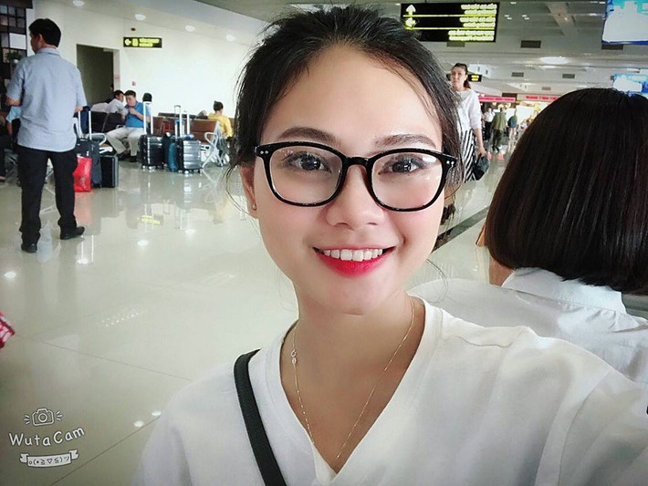 Qua trang phục thường ngày, có thể thấy Anh Tú đặc biệt yêu thích hai gam màu đen-trắng.