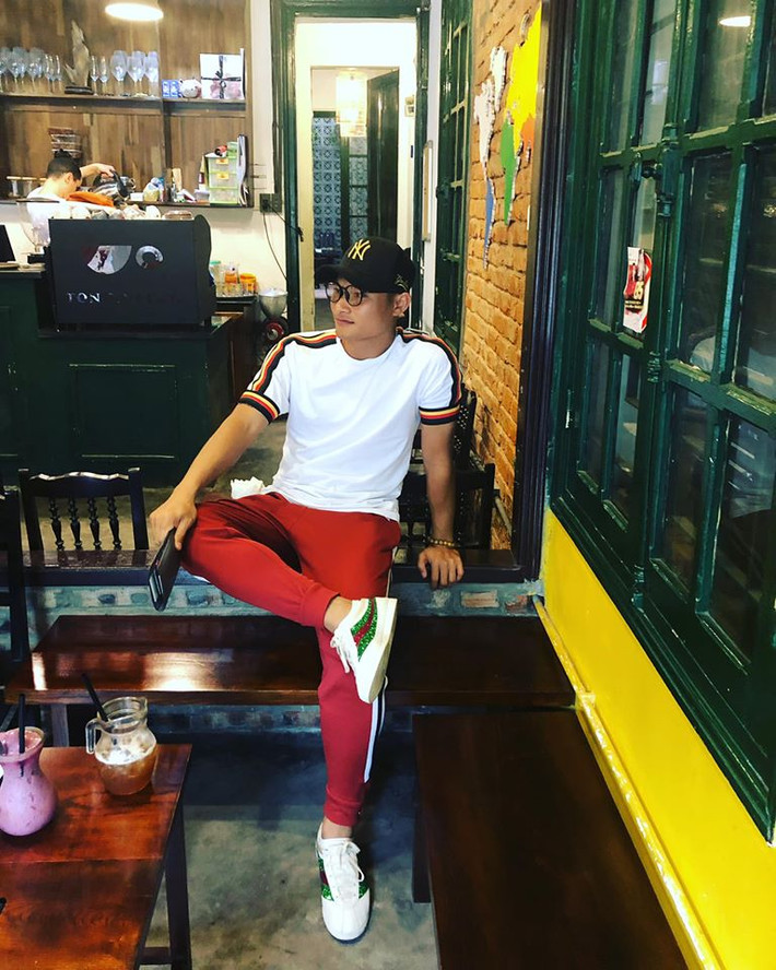 Ngoài đời thường, Trọng Hoàng theo đuổi phong cách thể thao khỏe khoắn.