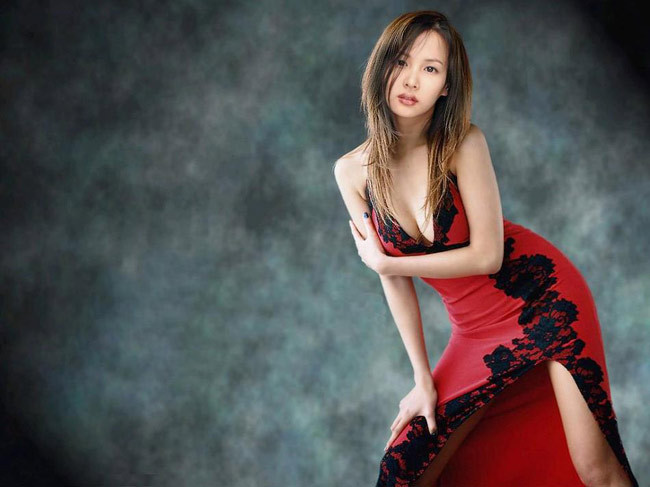 Cho Yeo Jung sẽ thoa kem dưỡng ẩm 3 giây sau khi rửa mặt. Tiếp đến là dùng kem dưỡng lúc 3 giờ chiều vì thời điểm này da dễ bị khô. Cuối cùng là thoa kem cấp ẩm cho da trong 3 phút vào buổi tối.