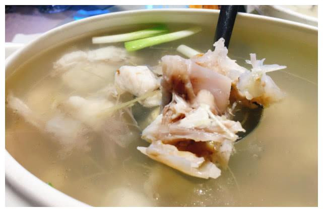 Được biết, thịt cá đá có chất lượng cao, rất ngon, thường nấu thành súp, hoặc đơn giản là hầm với một số nguyên liệu khác cũng đủ đánh thức vị ngọt tự nhiên của thịt cá.