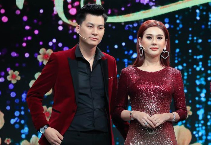 Những năm gần đây, Khánh Chi càng ngày càng nữ tính hơn và chứng tỏ cho nhiều người thấy nhan sắc chuyển giới của mình không hề thua kém ai. Ảnh: FBNV, Internet. Video "Bí quyết làm đẹp của sao Việt". Nguồn: VTC.