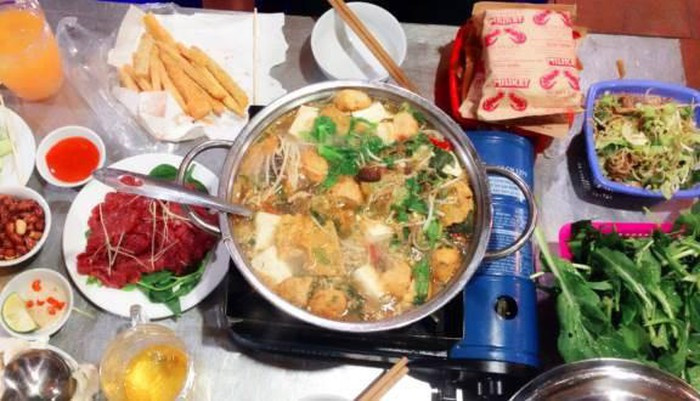 Lẩu cua: Lẩu cua ở Hải Phòng, mà nhất là lẩu cua đồng cũng rất nổi tiếng. Sự đặc biệt nằm ở cách chế biến, khiến cho nồi lẩu ở đây mang hương vị không lẫn vào đâu được. Nước dùng cực kỳ đậm vị, nhiều gạch và thịt cua. Ảnh: Internet.