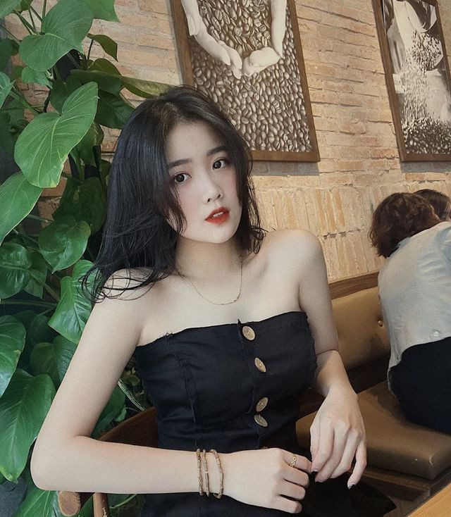 Cô bạn gái 20 tuổi của Văn Hậu cũng là một tín đồ thời trang thứ thiệt.