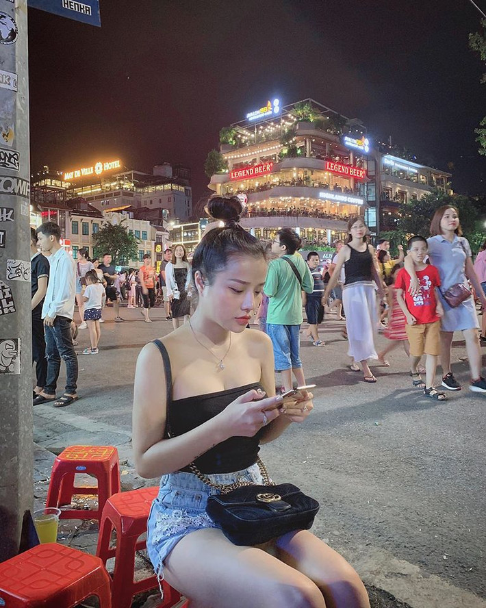 Gu thời trang đời thường gợi cảm của Thương Võ "đốt mắt" người nhìn.