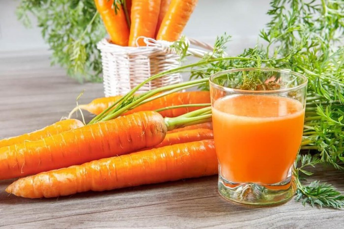 Cà rốt: Mỗi người một ngày cần nạp 10 mg carotene tự nhiên, và ăn cà rốt có tác dụng bảo vệ hệ hô hấp, đặc biệt là có tác dụng bảo vệ hiệu quả.