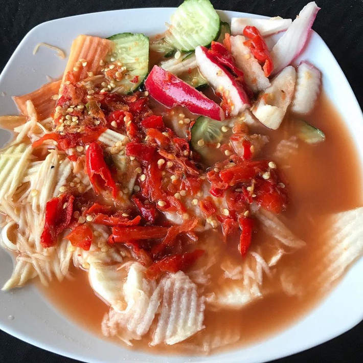 Với những du khách nước ngoài lần đầu đến Bali, Rujak kuah pindang luôn là một trong những món ăn khiến họ hoang mang nhất.