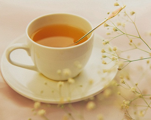 Chỉ đơn giản là pha mật ong với nước nóng và đem cho người say uống, chứng đau đầu do rượu gây ra được giảm đáng kể, đi vào giấc ngủ dễ dàng.
