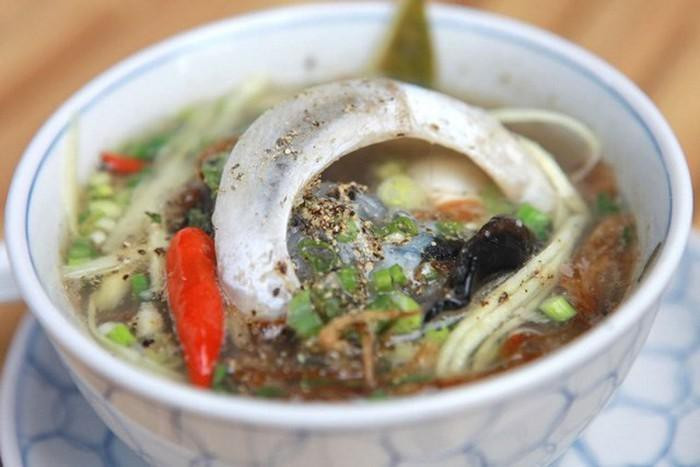 Đặc biệt, khi dọn ra cho khách thì người ta thường đốt cồn bên dưới thố để làm nóng món ăn giúp khách thưởng thức ngon miệng và đỡ ngấy hơn.