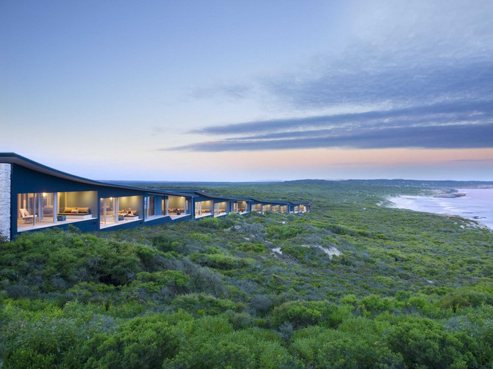 Khu nghỉ dưỡng Southern Ocean Lodge, đảo Kangaroo, Úc, với khung cảnh nhìn ra vịnh Hanson hùng vĩ.