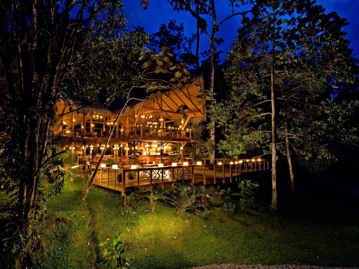 Khung cảnh lãng mạn của khu nghỉ dưỡng Pacuare Lodge ở Costa Rica.