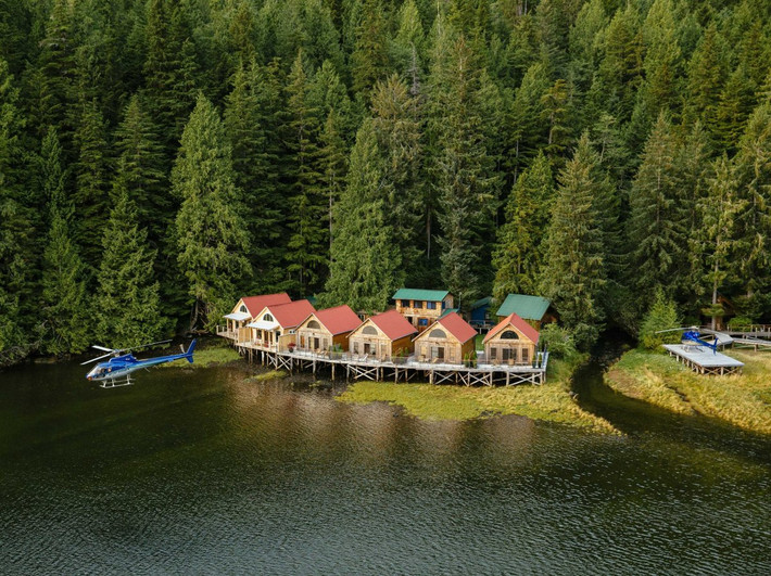 Resort Nimmo Bay Wilderness ở British Columbia, Canada, nằm nép mình vào khu vực rừng già Great Bear Rainforest.