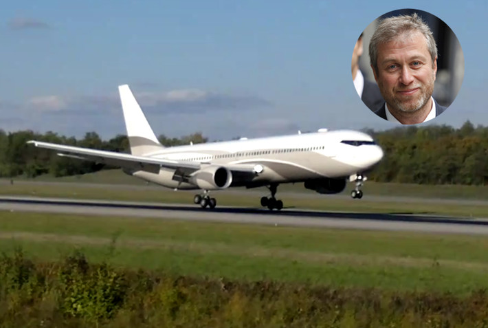 Nội thất của chuyên cơ đại gia luôn là điều khiến dư luận tò mò. Roman Abramovich - Tỷ phú người Nga sở hữu câu lạc bộ Chelsea cũng trang bị một chiếc chuyên cơ cực kỳ sang trọng, với trị giá ước tính khoảng 83,6 triệu USD.